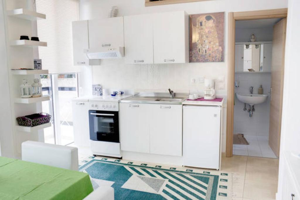 Thelma'S Apartment Athens Exterior photo